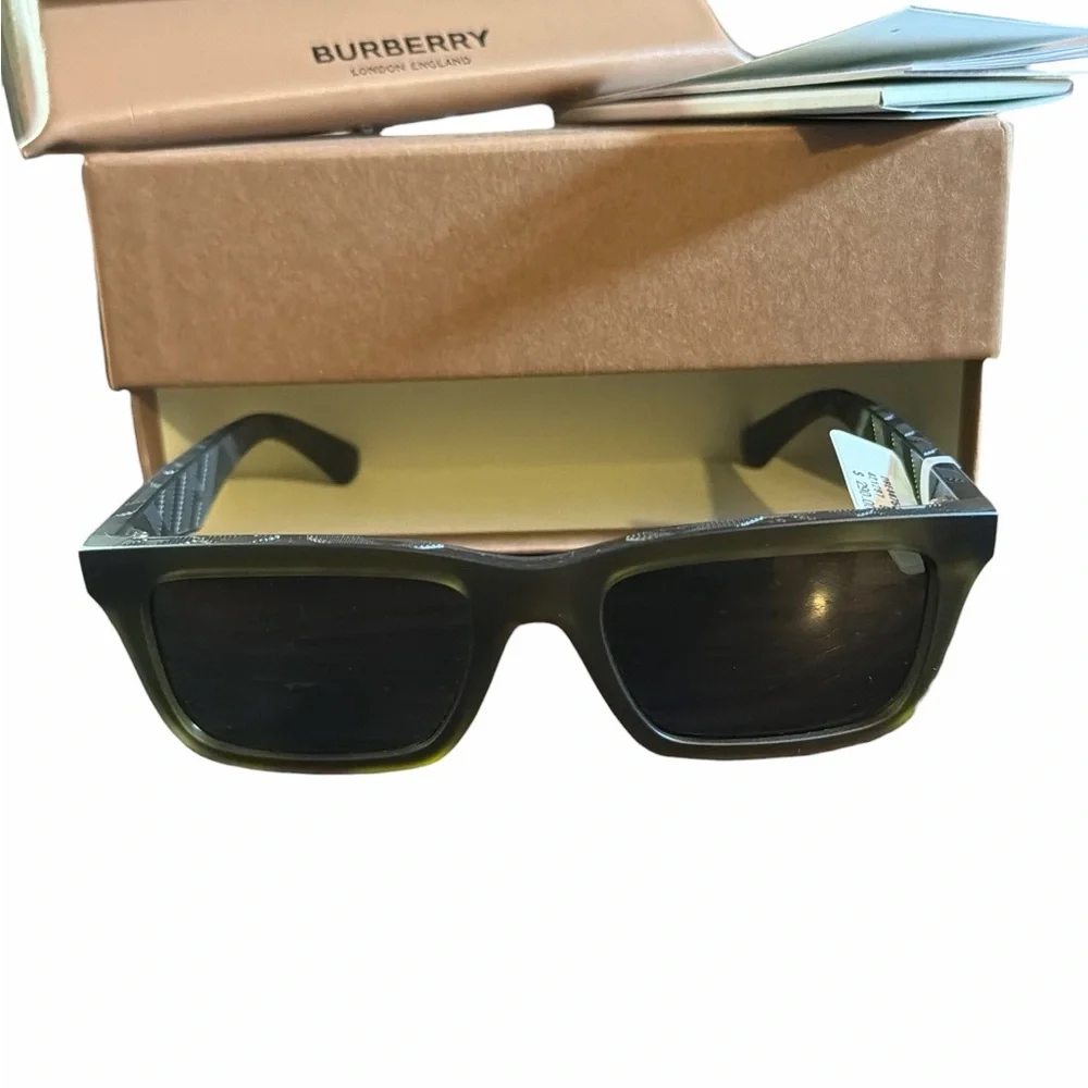 NWT Burberry Men’s BE4475U Matte Green Sunglasses – 3D Check Detail - Picture 1 of 6
